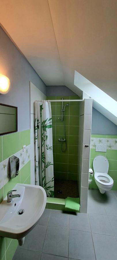 Ubytovanie U Huberta Bešeňová Zewnętrze zdjęcie